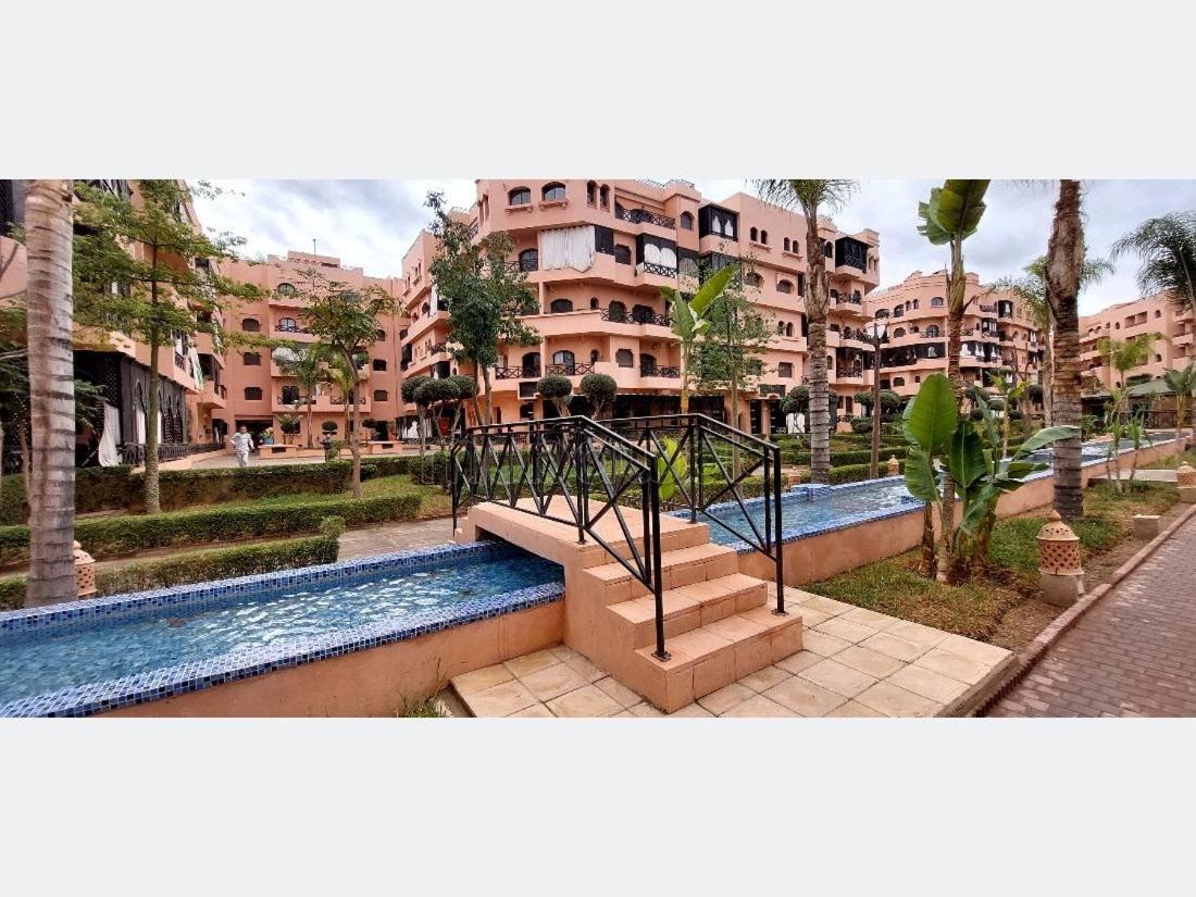 Un Moderne Chic Appartement Vue Sur Piscine Marrakesh Exterior foto